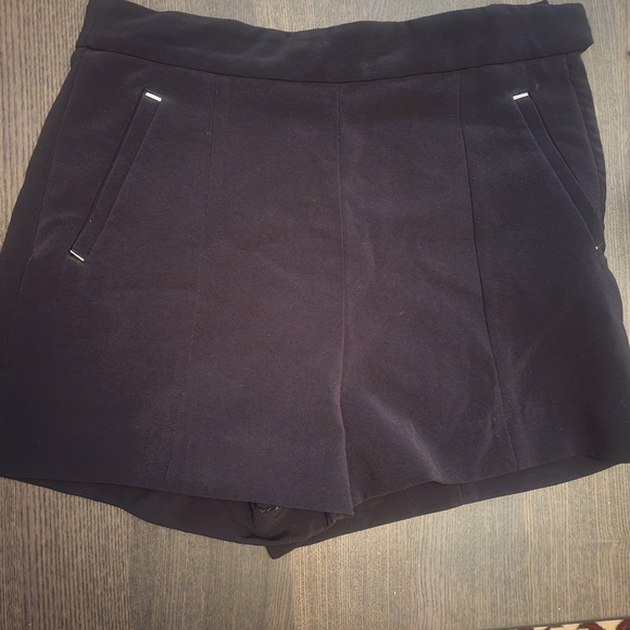 H&M size 6 black dress shorts - Picture 1 of 4